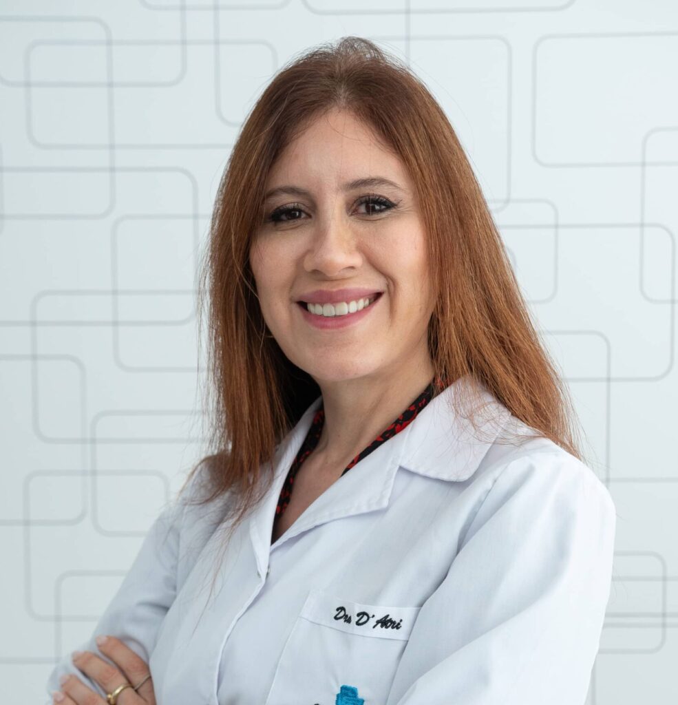 Doctora Gisela Datri, Líder Internacional en Medicina Capilar, sonriendo